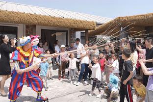 巴雷拉代表意大利国家队出场50次，在目前球队中仅次于多纳鲁马